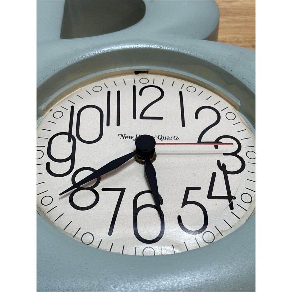 Vintage Burwood Bath Wall Clock Blue New Haven Quartz 1983 Retro READ - Picture 8 of 8